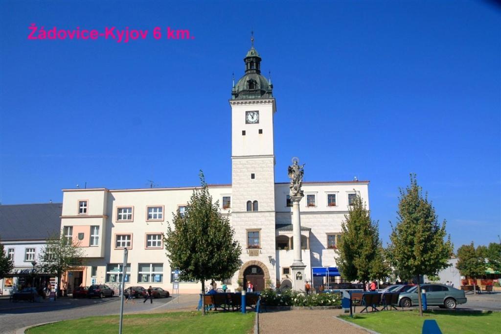 Cyklo Ubytovani A Vinny Sklep Zadovice Bagian luar foto