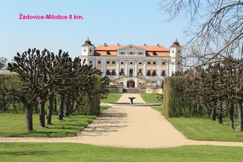 Cyklo Ubytovani A Vinny Sklep Zadovice Bagian luar foto