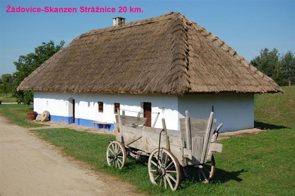 Cyklo Ubytovani A Vinny Sklep Zadovice Bagian luar foto